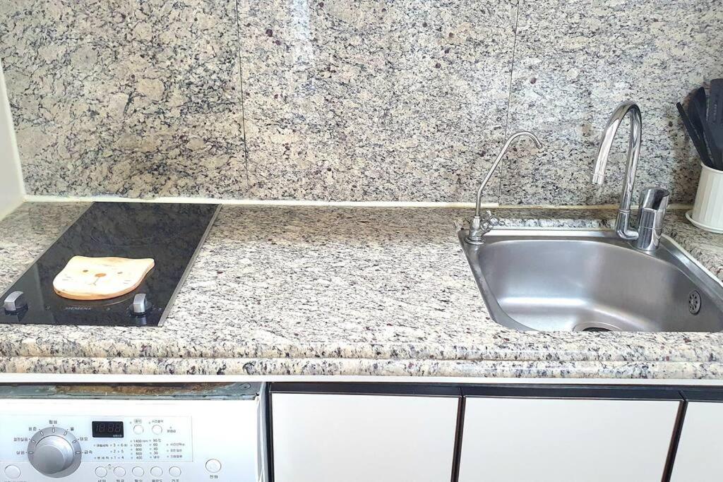 Apartament Haeundai Beach 1 Cho Pusan Zewnętrze zdjęcie